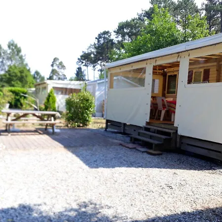 Julien: 3-bedroom Retreat With Shared Pool, 5km From