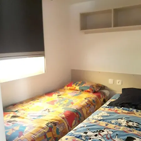 Julien: 3-bedroom Retreat With Shared Pool, 5km From Saint-Julien-en-Born