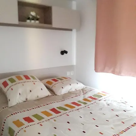 Julien: 3-bedroom Retreat With Shared Pool, 5km From *