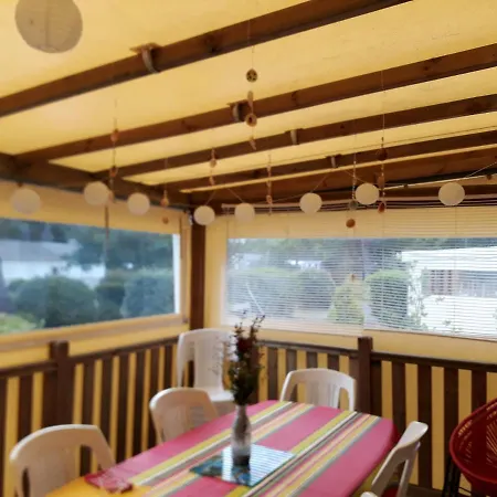 Julien: 3-bedroom Retreat With Shared Pool, 5km From Holiday home